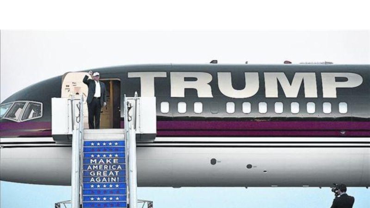 Donald Trump, en su avión privado, en una imagen de archivo.