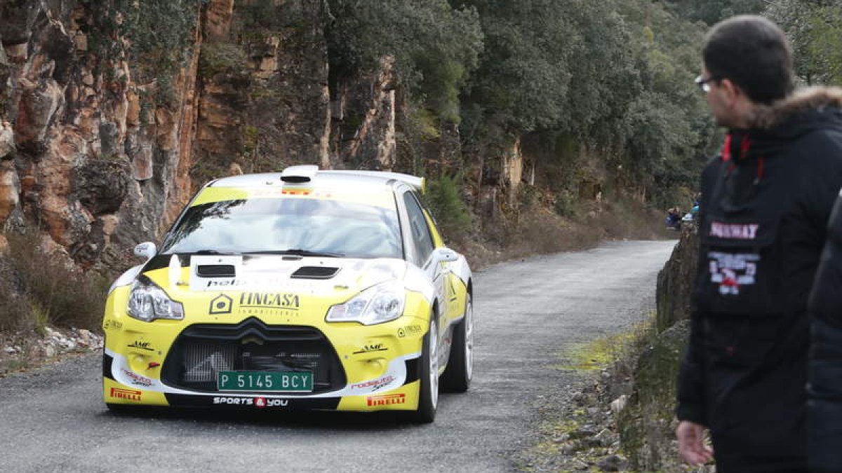 Alberto Meira fue el mejor en seis de los nueve tramos del Rally del Bierzo. ANA F. BARREDO