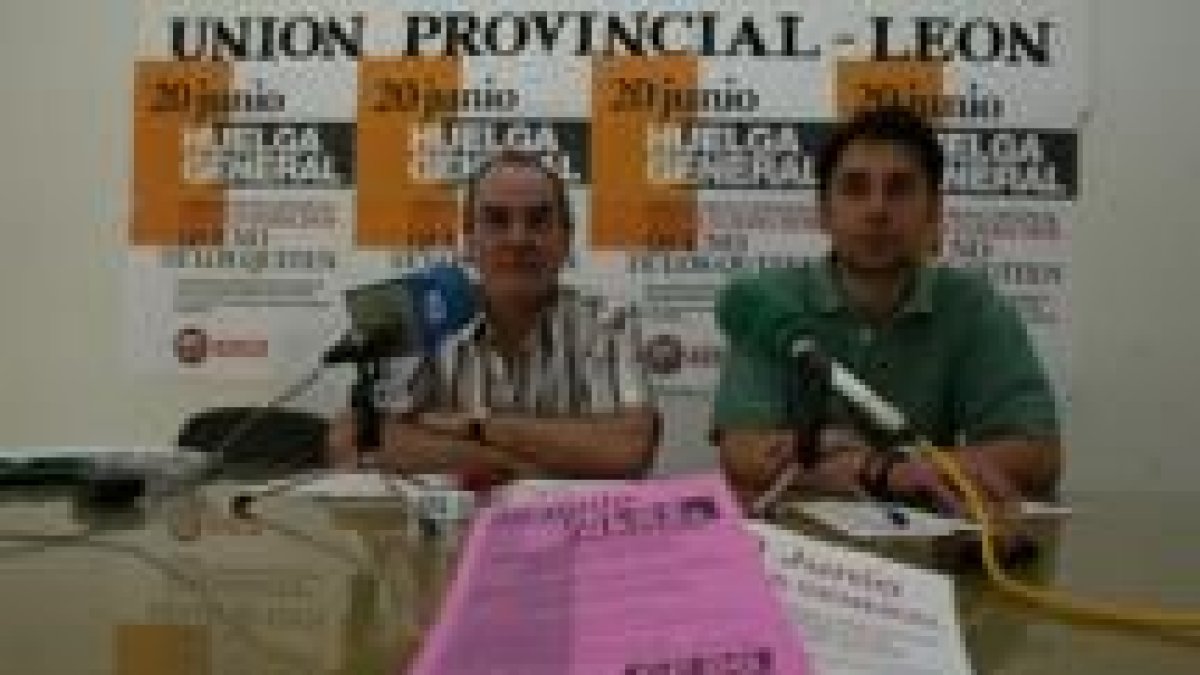 El secretario provincial de CC. OO., Isaac Maurín (izquierda), y el de UGT, Ramón Sánchez