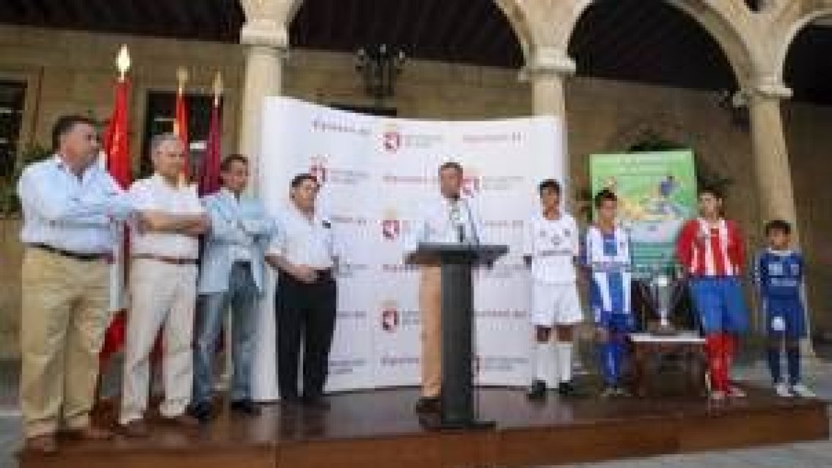 La Copa Diputación tomará hoy cuerpo con balón de por medio, tras su presentación el día 24 de julio