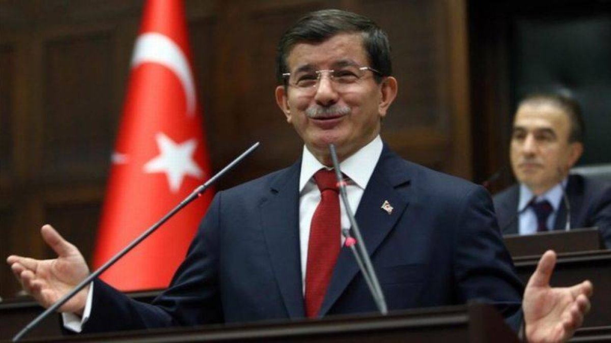 Davutoglu habla ante el Parlamento turco, en Ankara, el día 13.