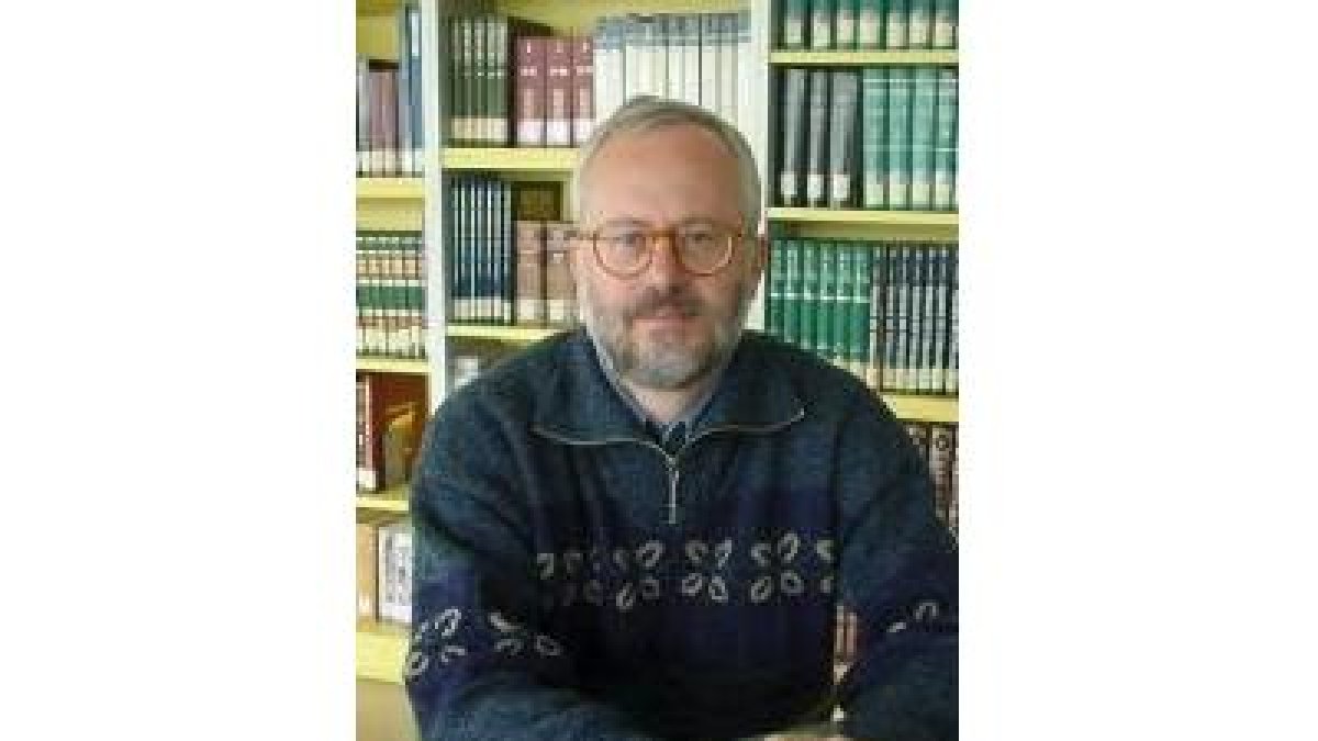 El filólogo y escritor de Palacios Roberto González-Quevedo