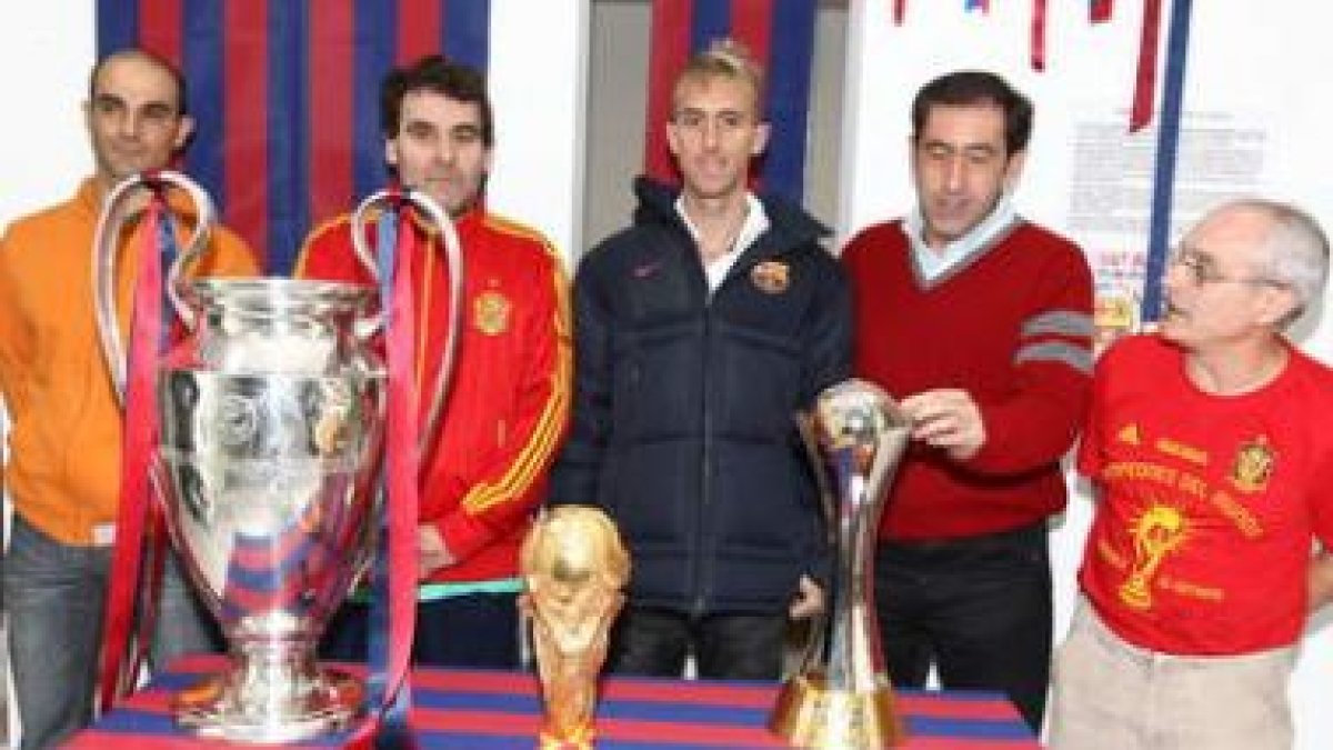 La peña del FC Barcelona rindió un sentido homenaje a Sergio Sánchez.