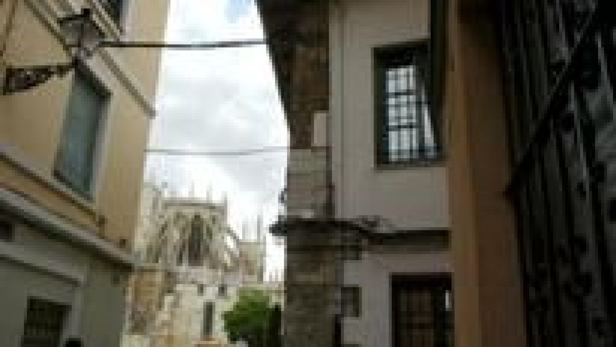 La calle San Salvador del Nido está enclavada en el casco histórico de la capital leonesa