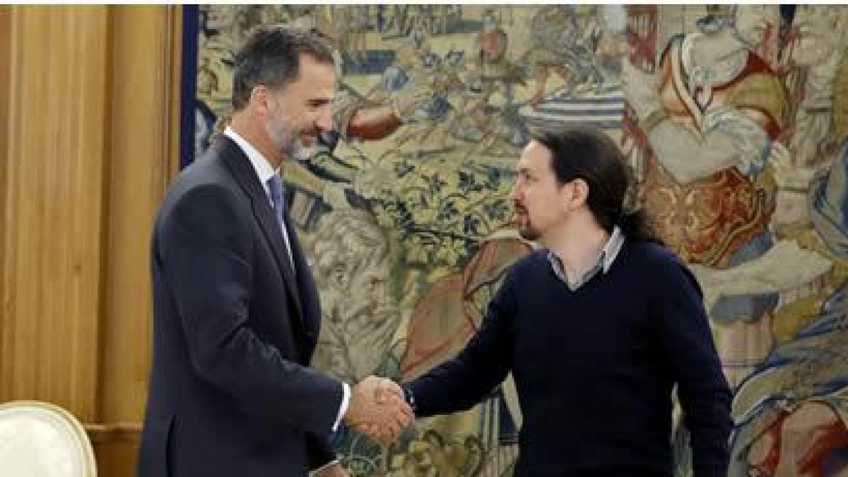 El Rey ha recibido hoy al líder de Podemos, Pablo Iglesias en la segunda jornada de su ronda de contactos para buscar candidato a la investidura.