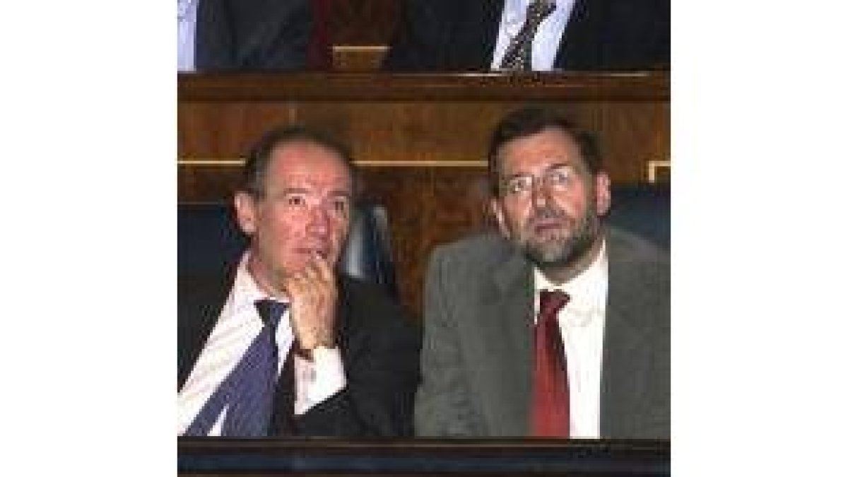 Rato y Rajoy, en el Congreso, en una imagen de octubre del 2000