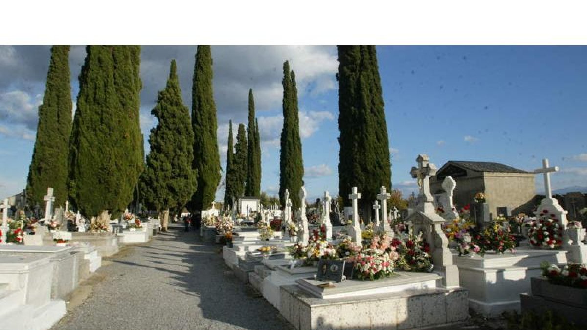 Panorámica general del cementerio de Cacabelos.