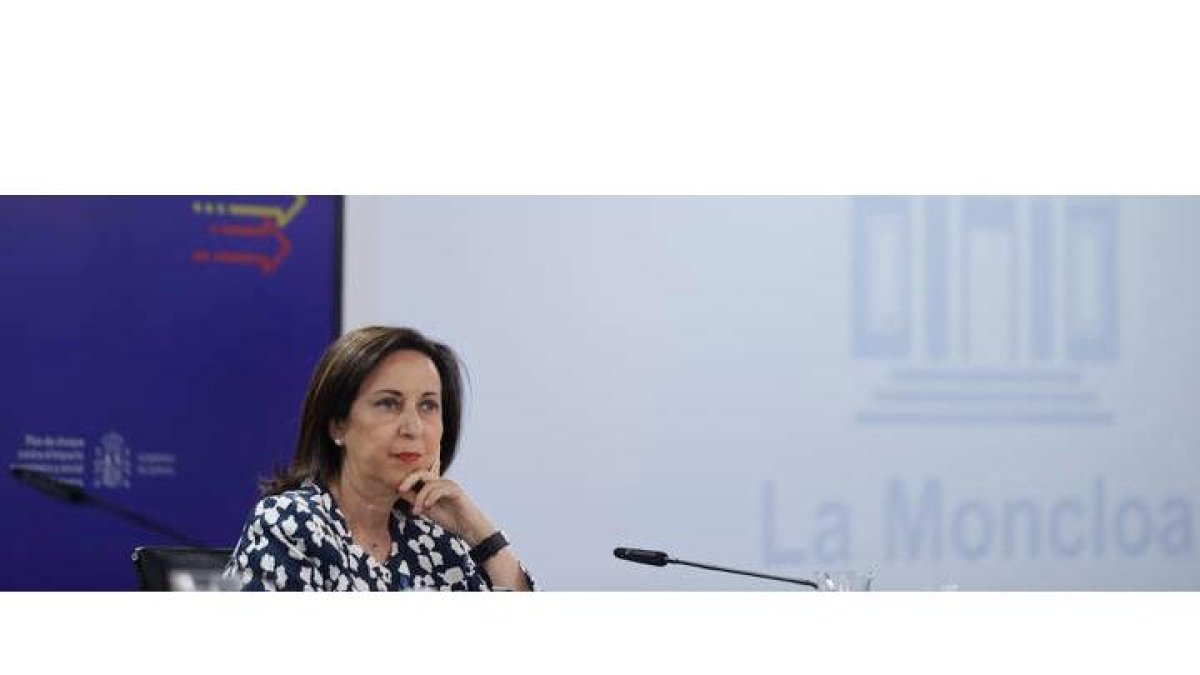 La ministra Margarita Robles anunció hoy la nueva cúpula de Defensa. EMILIO NARANJO