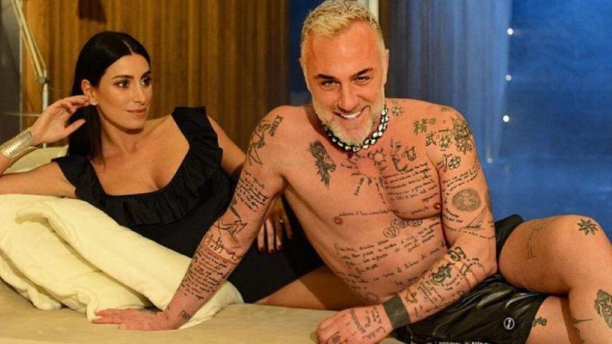 Gianluca Vacchi y su esposa.