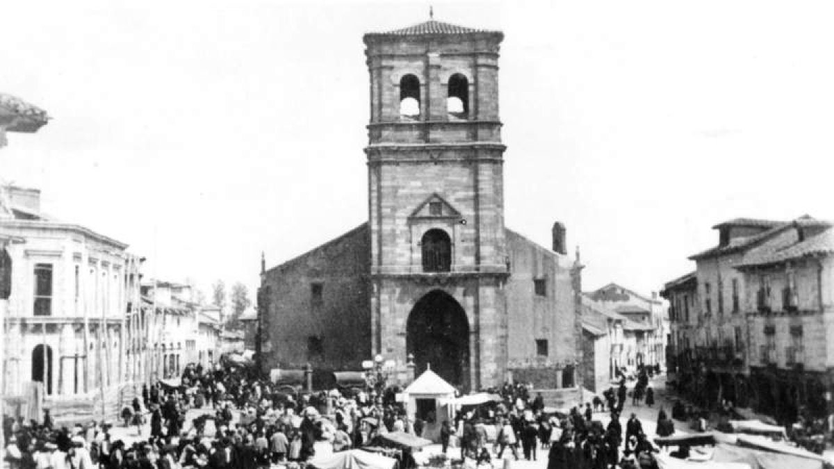 Mercado en la Plaza Mayor en 1905.