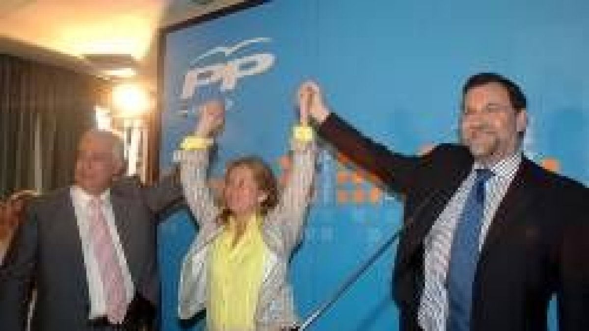 Arenas, la candidata del PP en Marbella María Angeles Muñoz y Rajoy ayer en Marbella