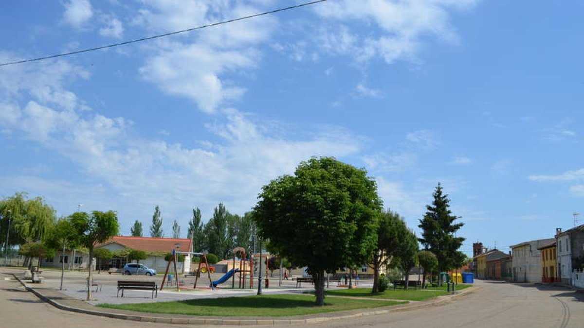 Imagen de la plaza de la localidad de Villar del Yermo, del municipio de Bercianos del Páramo. MEDINA