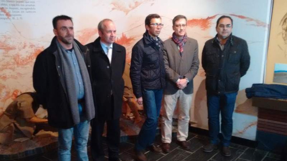 Voces, Ponte, Machado, Sáiz y Fernández en el Aula Arqueológica de Las Médulas. DL
