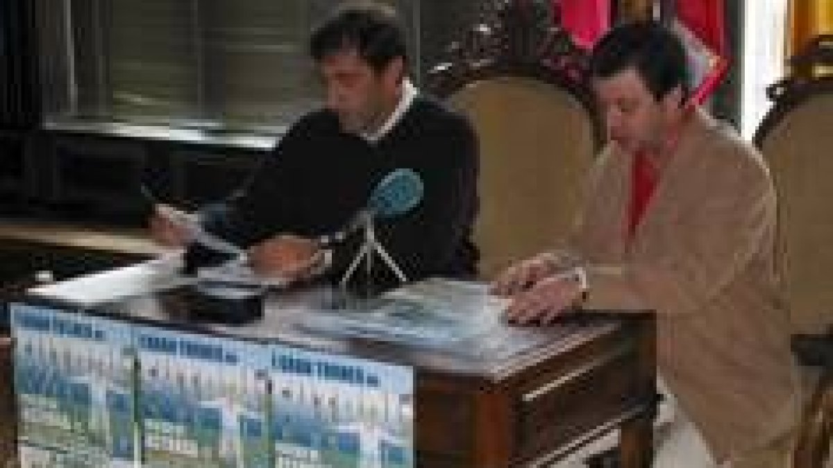 El concejal de Deportes y el presidente del Astorga presidieron el acto