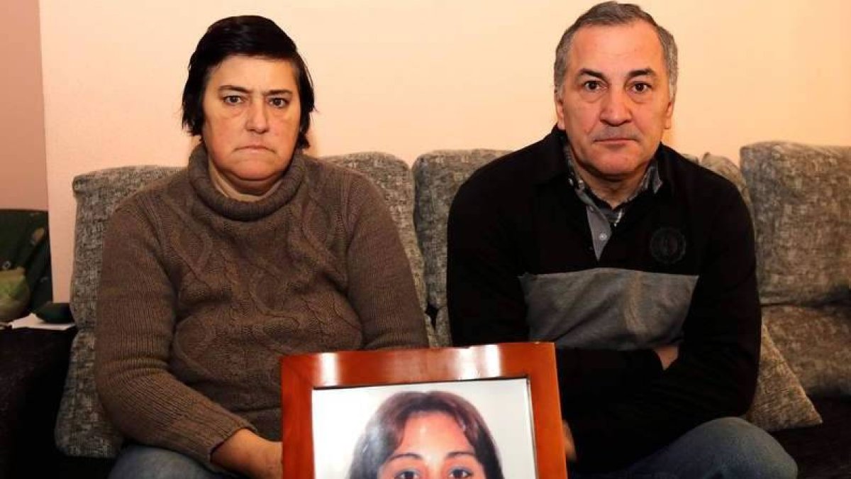 Los padres de Rocío Fernández, la joven asesinada en León hace diez años, aún esperan resolución del juicio
