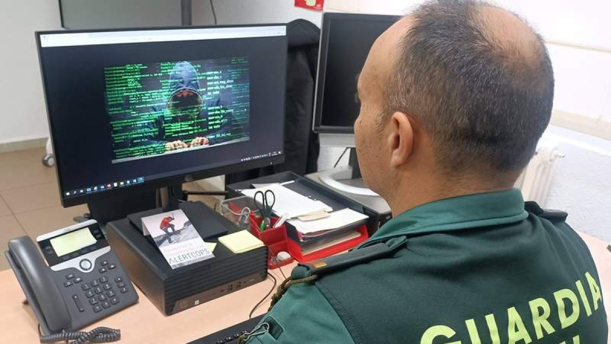 La Comandancia de la Guardia Civil dispone de un grupo especial contra la ciberdelincuencia. DL