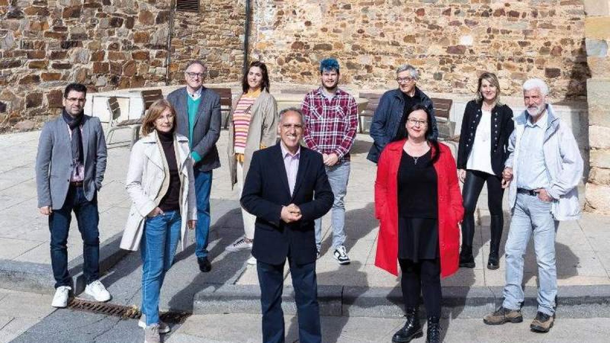 Fotografía de la lista del PSOE a las elecciones en Astorga. DL