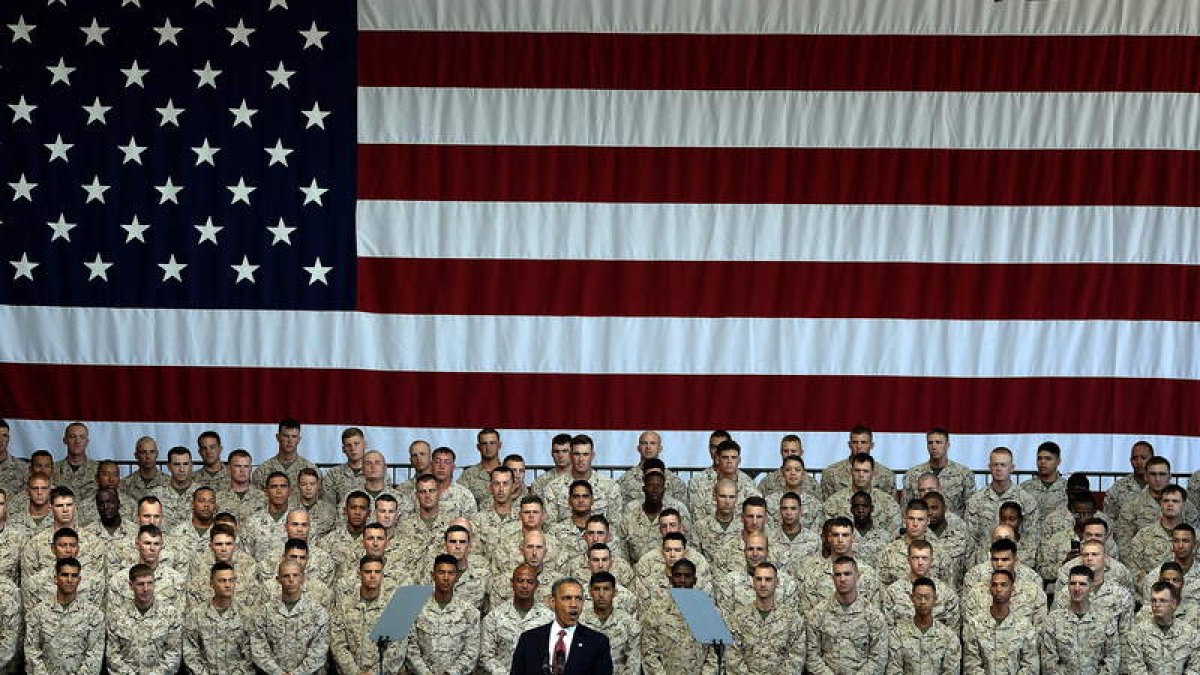 El presidente de EE UU, Barack Obama, con las tropas de la Marina en California.