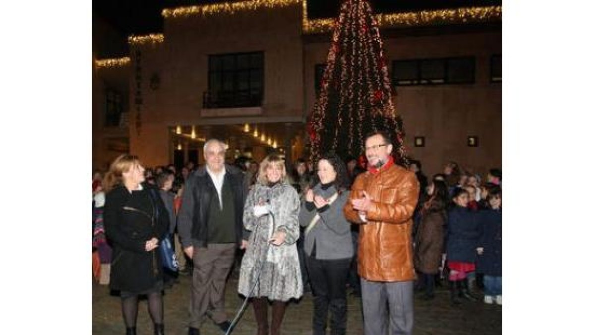 El encendido de las luces marca el inicio de las fiestas navideñas