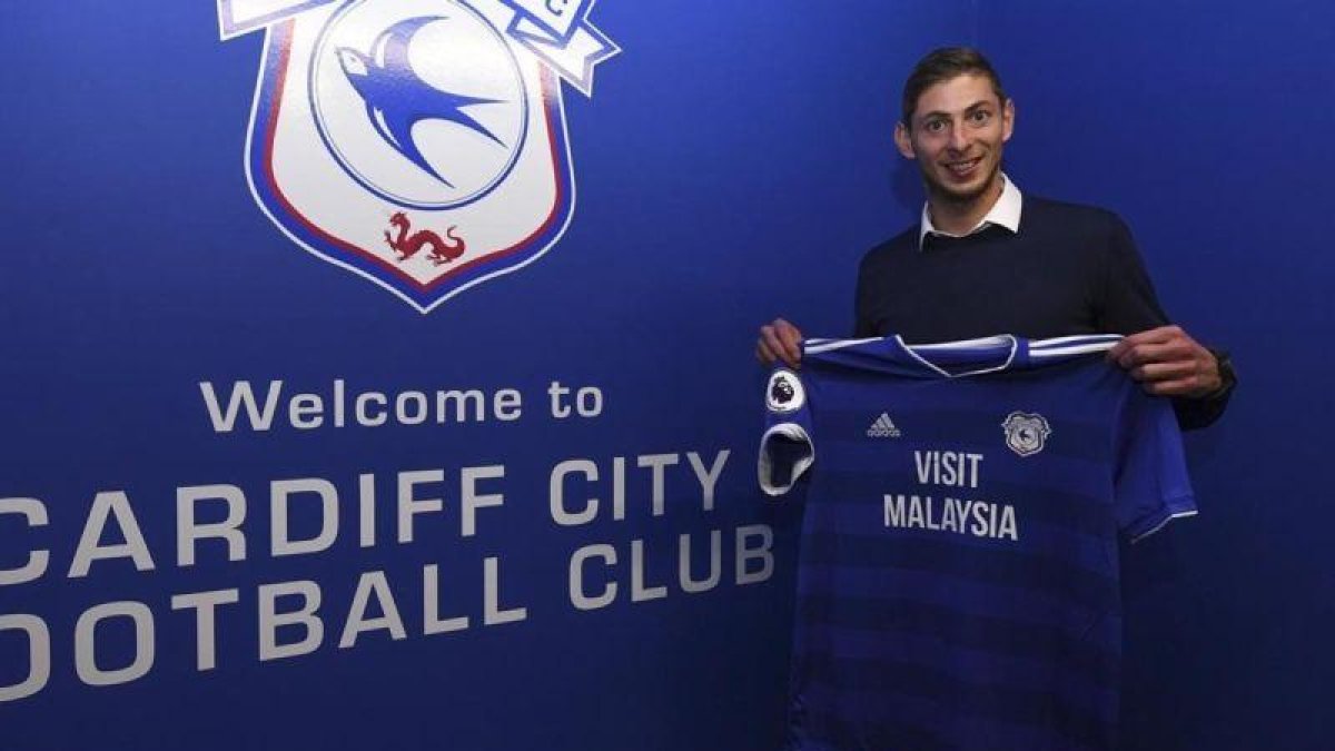 Emiliano Sala en su presentación en el Cardiff City.