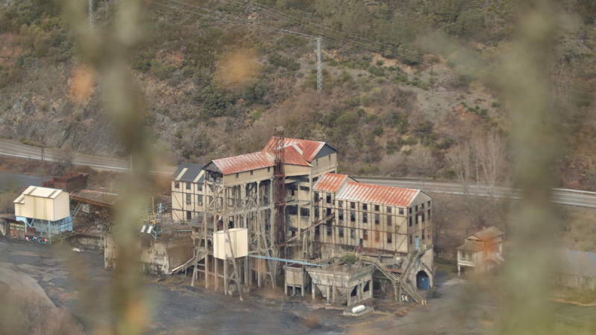 Instalaciones de la vieja mina de Victoriano González. L. DE LA MATA