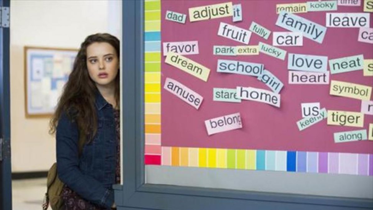 Katherine Langford, la actriz que da vida al personaje central de la serie de Netflix Por 13 razones, que analiza el drama del acoso escolar y que puede llevar al suicidio.