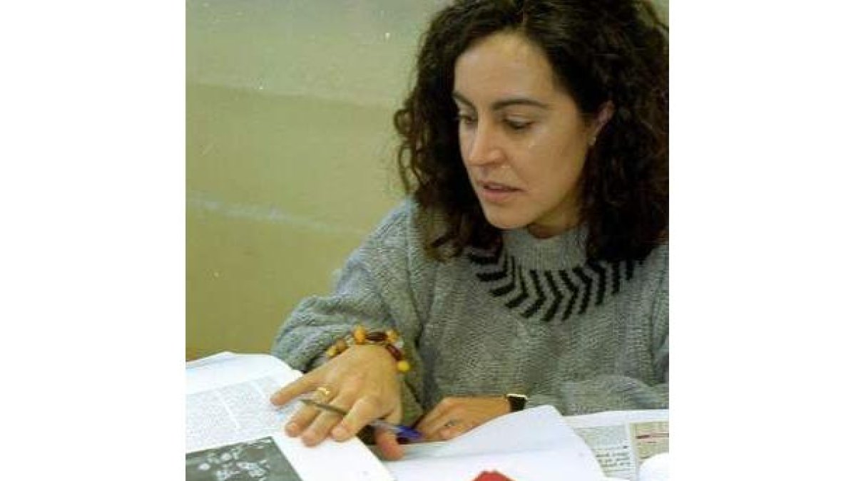 Marta Prieto, ganadora del certamen, entre papeles