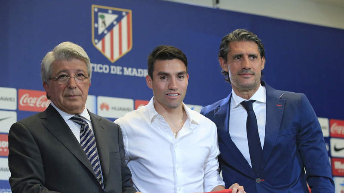 El argentino Nico Gaitán fue presentado ayer como jugador del Atlético de Madrid. ZIPI