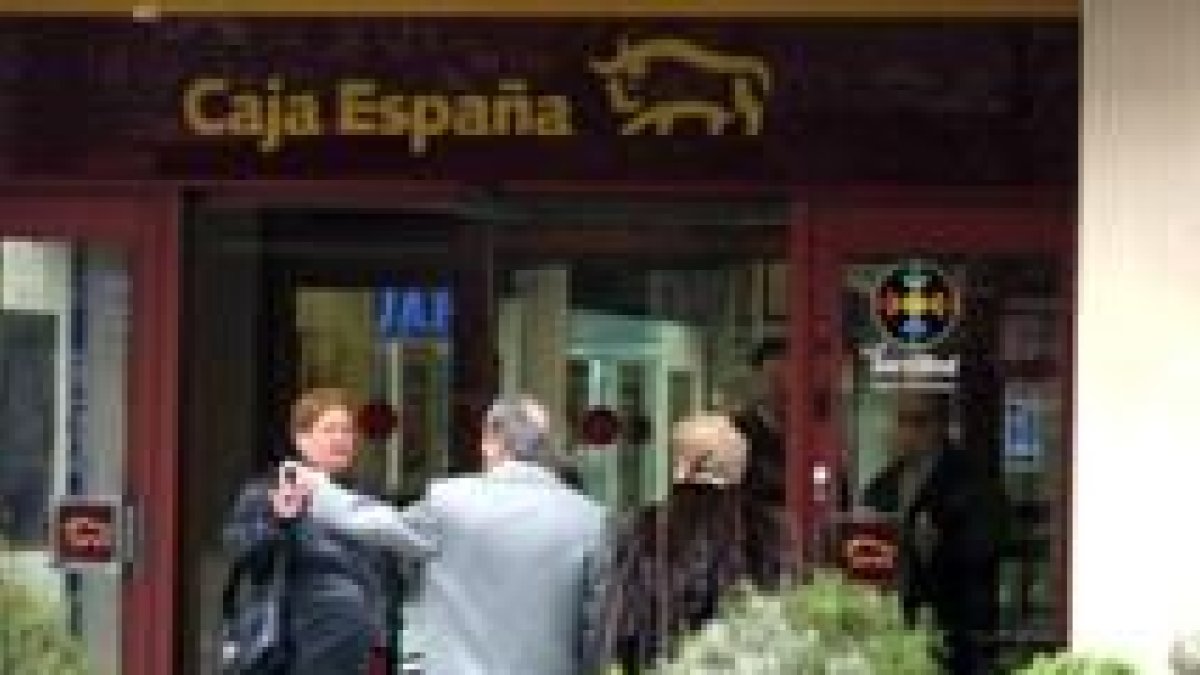 Caja España no quiere perder terreno frente a sus competidores en el terreno hipotecario