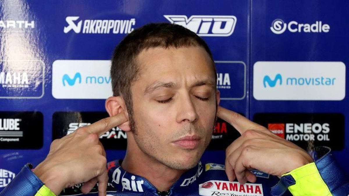 El piloto italiano de MotoGP Valentino Rossi, durante la sesión de entrenamientos libres celebrada ayer en el circuito turolense de Motorland Aragón.