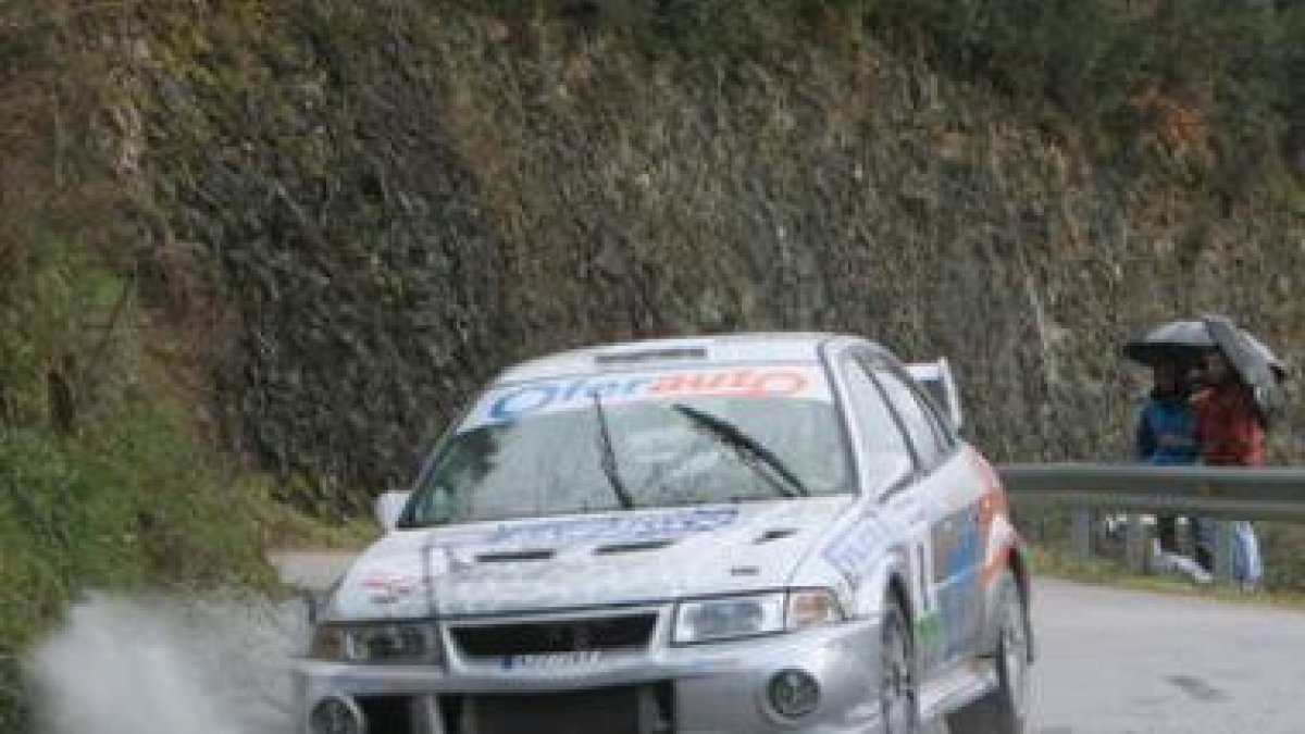 Javi Arias sigue dominando en casa, esta vez con un Ford Focus WRC.