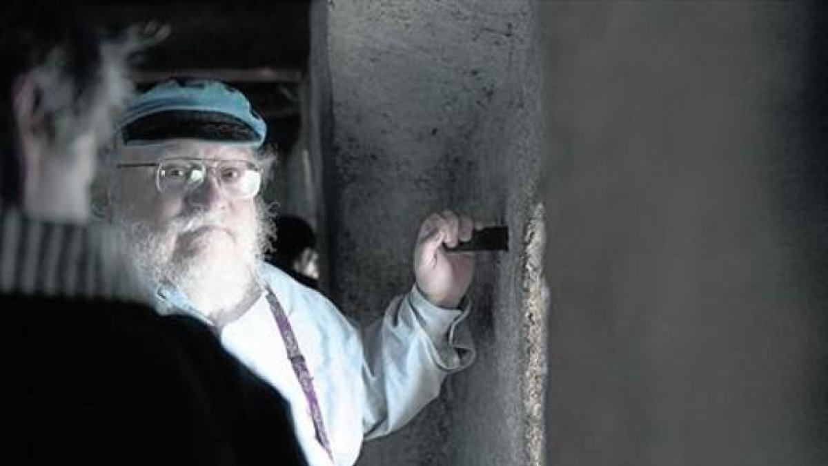 George R. R. Martin, durante una visita al castillo de Chillon en Veytaux (Suiza), el año pasado.