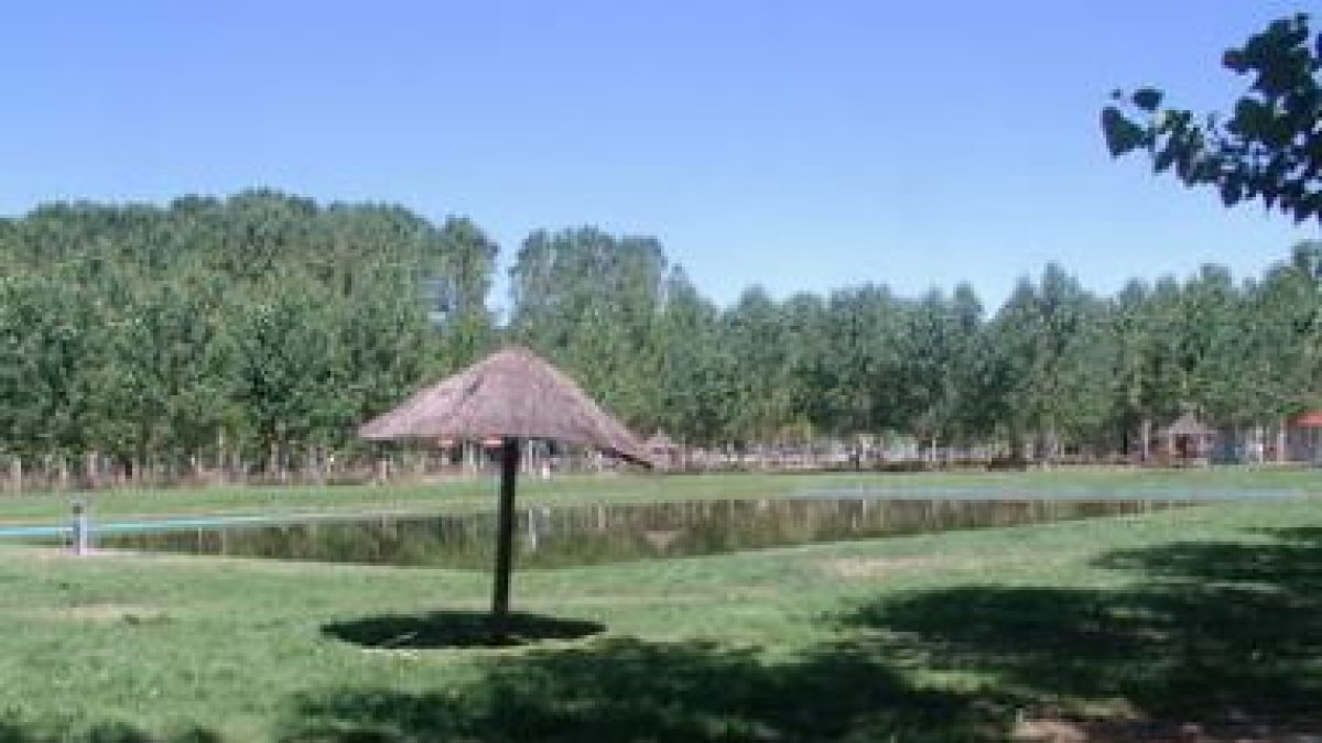 La piscina fluvial es una de las instalaciones más utilizadas por los habitantes del pueblo en veran