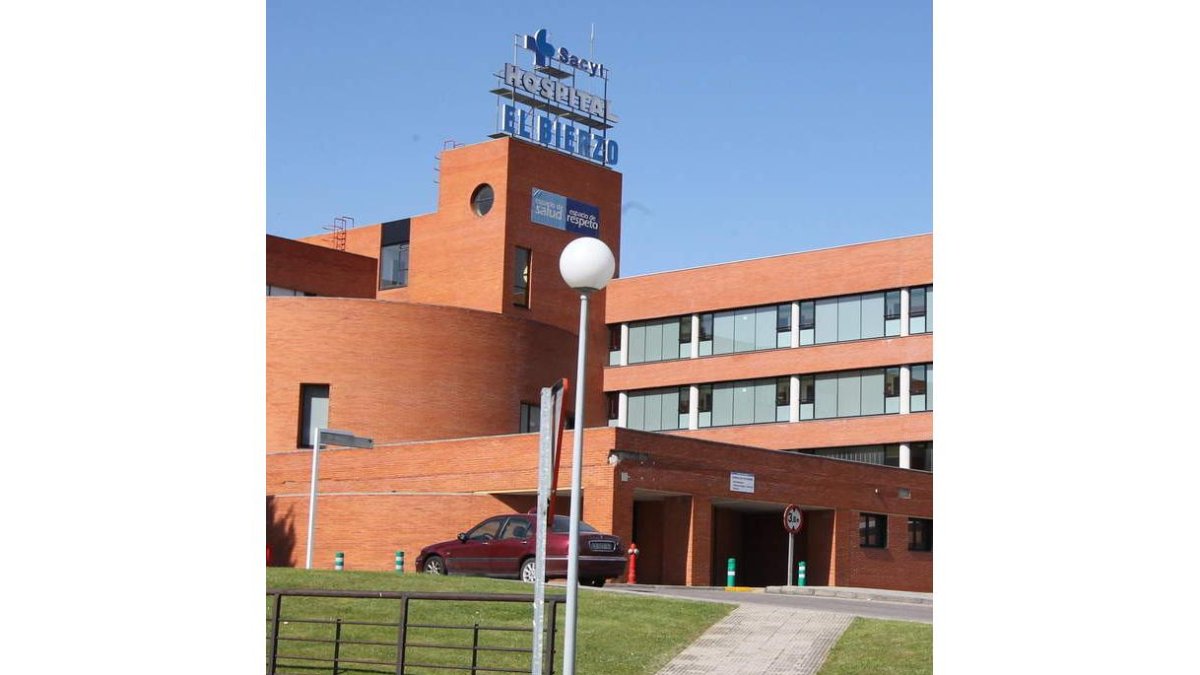 La fachada del Hospital del Bierzo será objeto de actuación.