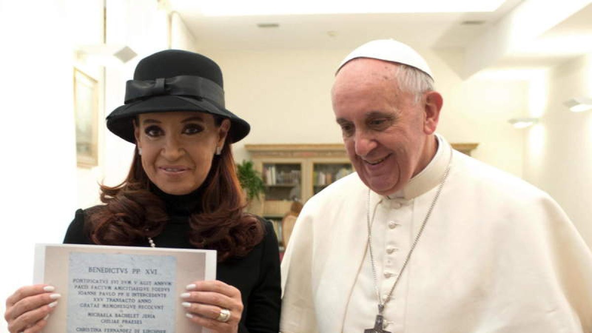 Cristina Fernández de Kirchner y el Papa Francisco se reunieron en la residencia de Santa Marta.