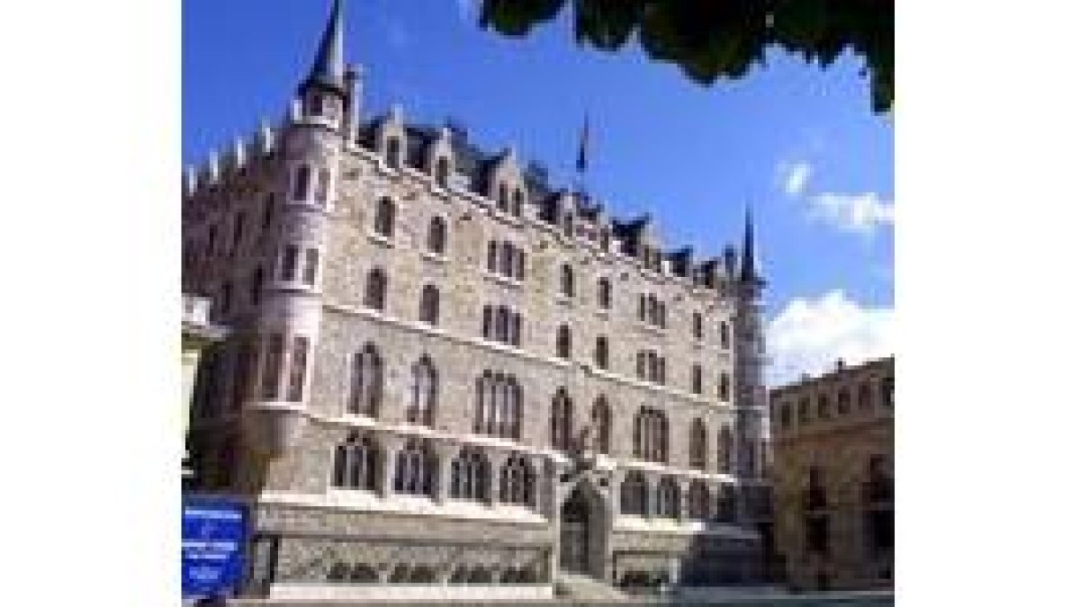 Edificio Botines, sede central de Caja España