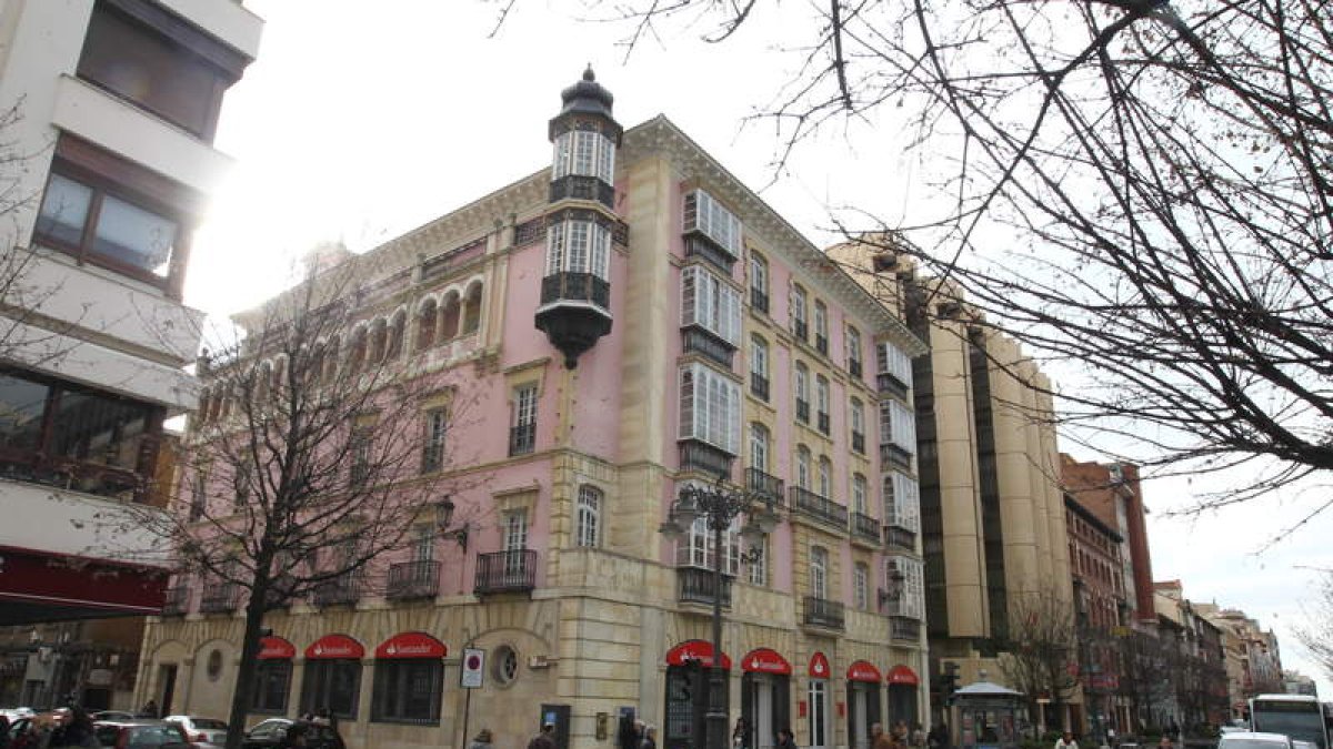 Foto de archivo de Ordoño II, una de las calles más comerciales de León.