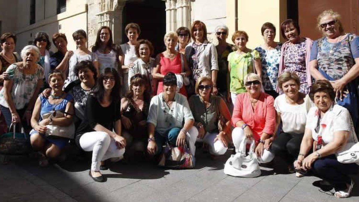 Las «chicas de Ripoll» en el encuentro que tuvieron ayer en León.