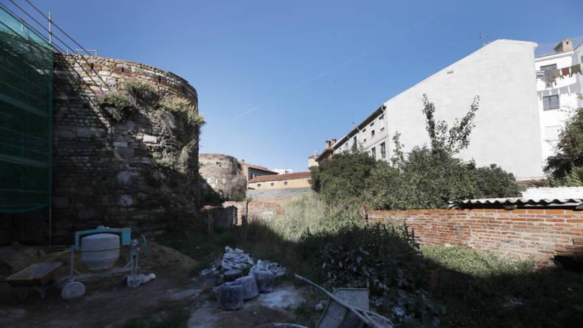 Trabajos en la muralla de la Era del Moro.