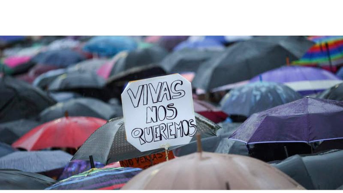 Expresiva pancarta exhibida en una manifestación contra la violencia de género celebrada la semana pasada. DAVID FERNÁNDEZ