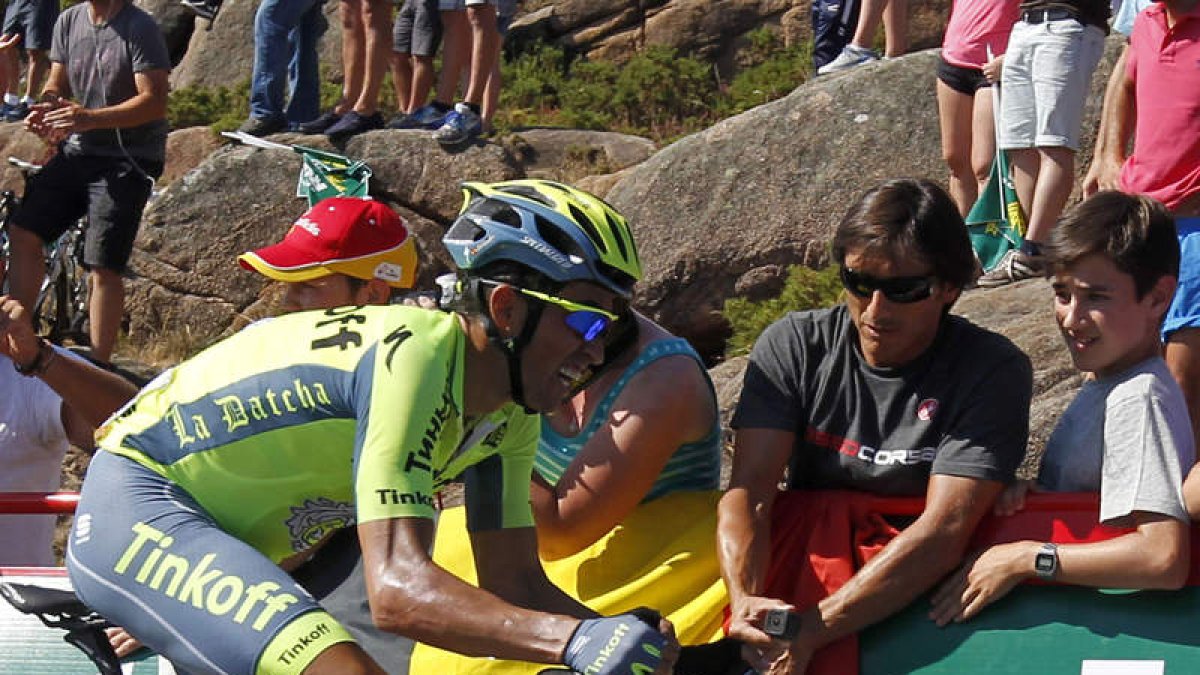 Alberto Contador perdió tiempo con respecto a los favoritos. LIZÓN