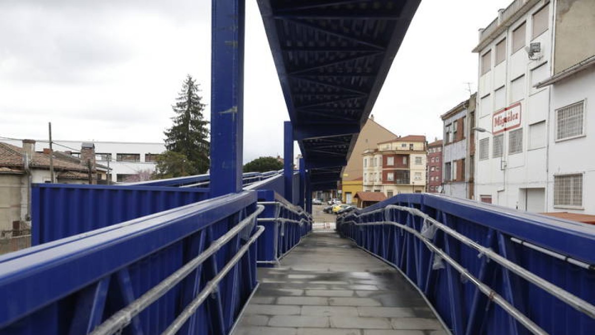 Pasarela peatonal de Trobajo del Camino. MARCIANO PÉREZ