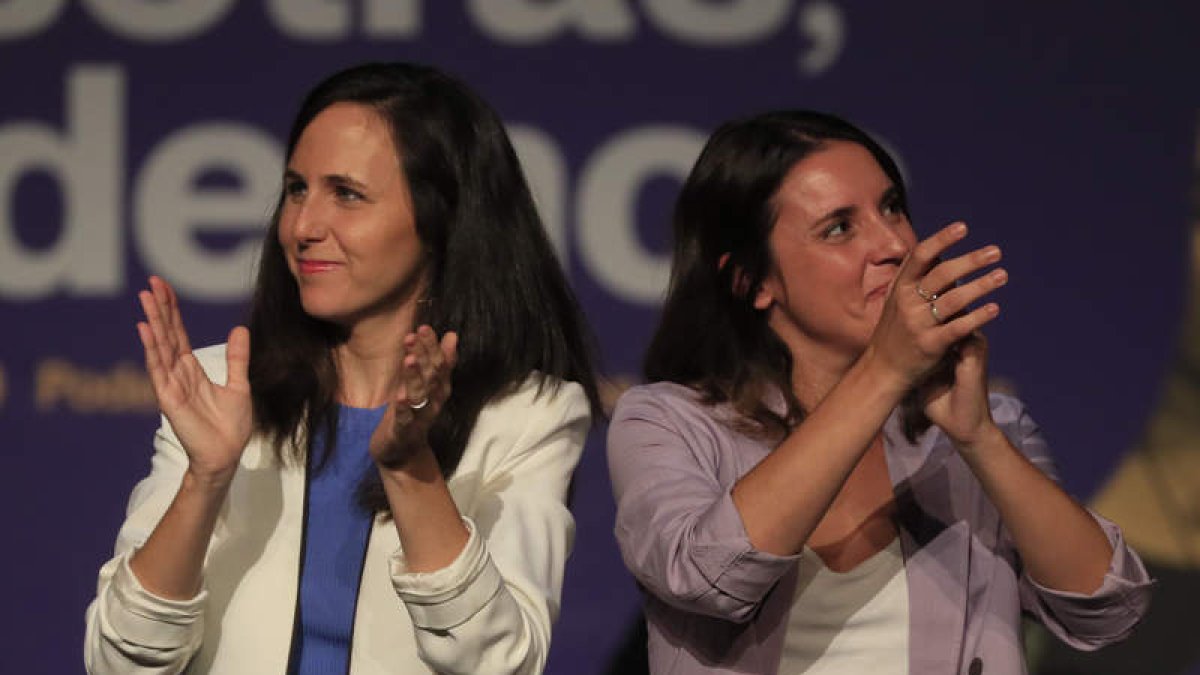 Ione Belarra junto a Irene Montero. FERNANDO ALVARADO