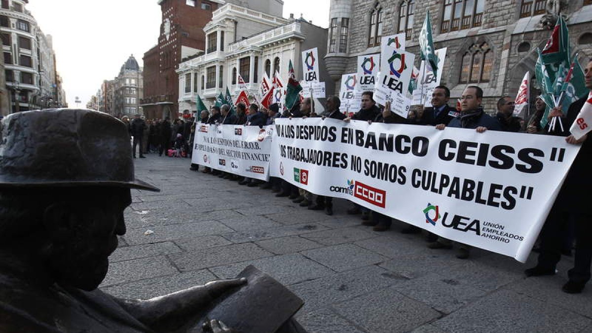 La concentración mostró pancartas con lemas como «Somos trabajadores, no banqueros».
