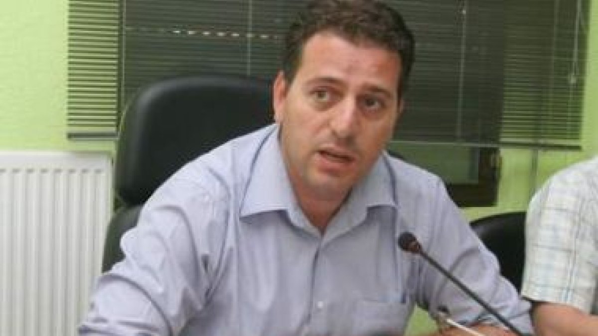 El alcalde de Cacabelos, José Manuel Sánchez, en una de sus últimas ruedas de prensa.