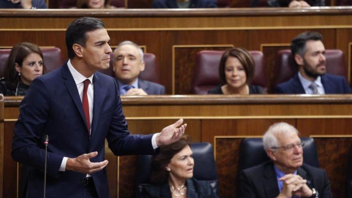 El presidente del Gobierno, Pedro Sánchez, durante una sesion de control al Gobierno en el Congreso de los Diputados