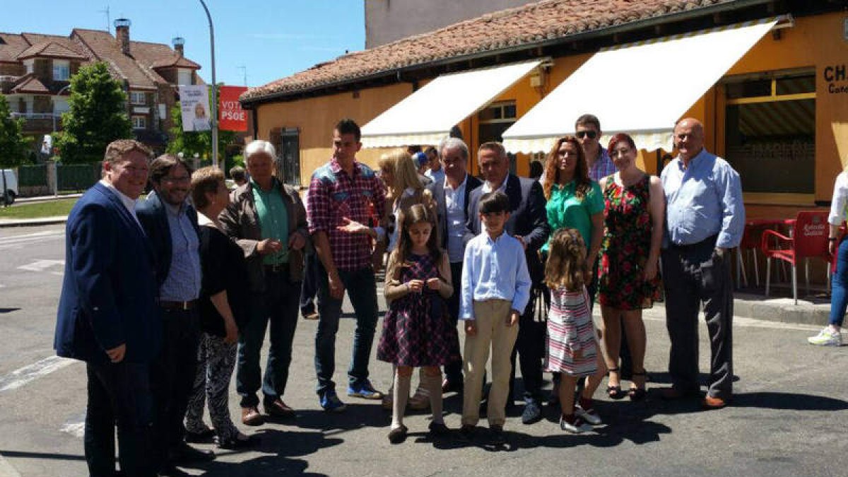 La candidata socialista acudió a la procesión de San Isidro en Villabalter.