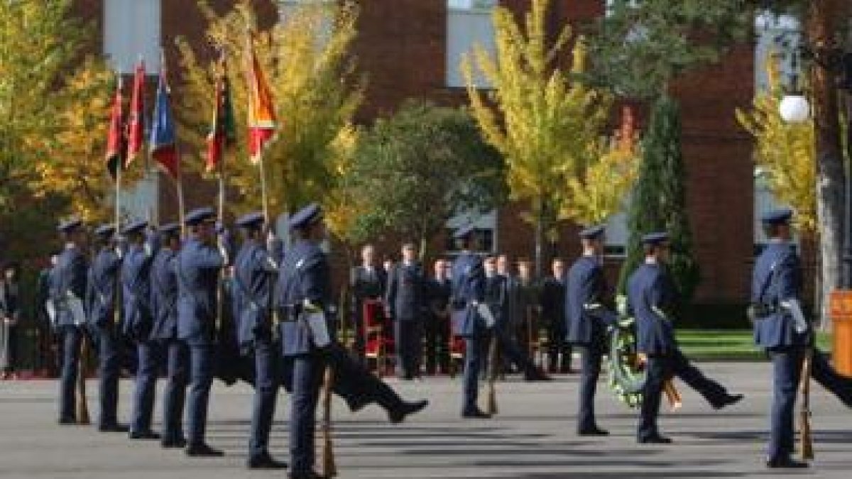 Un momento del desfile militar que siguió al discurso del director de la academia.