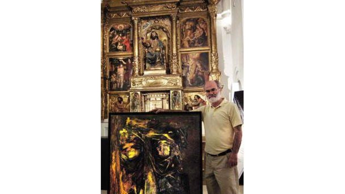 El artista, en Palat junto a uno de los cuadros de su serie.