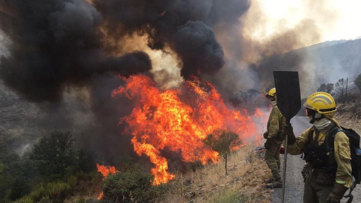 El fuego se ha reactivado en Robledo